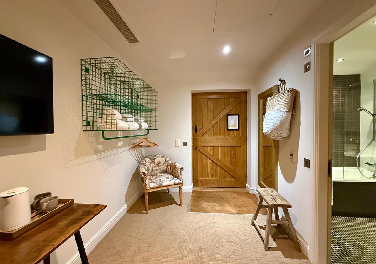 Hotel The Ridings At Theobalds Park Goff's Oak Esterno foto
