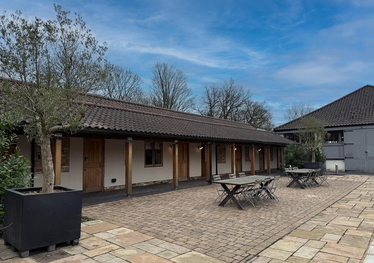 Hotel The Ridings At Theobalds Park Goff's Oak Esterno foto