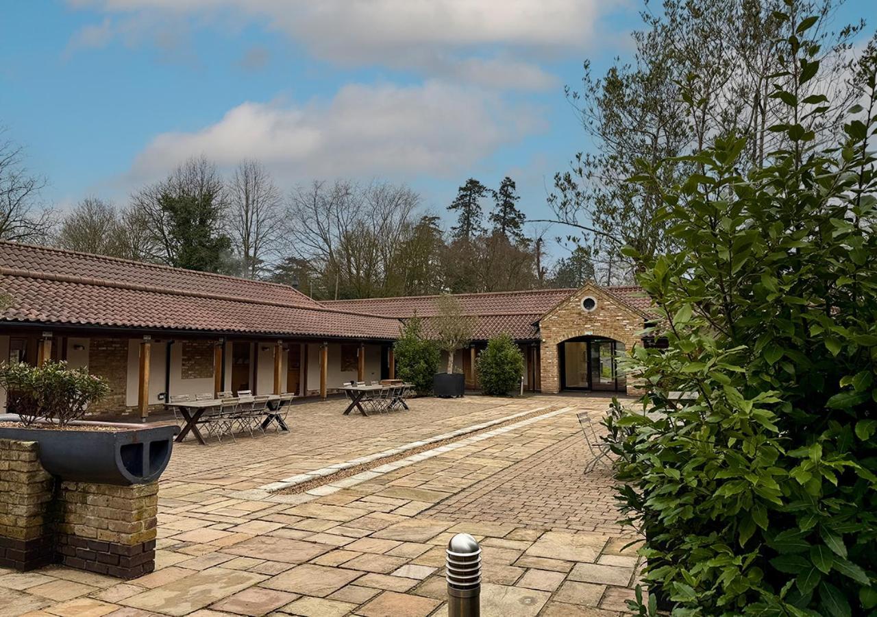 Hotel The Ridings At Theobalds Park Goff's Oak Esterno foto