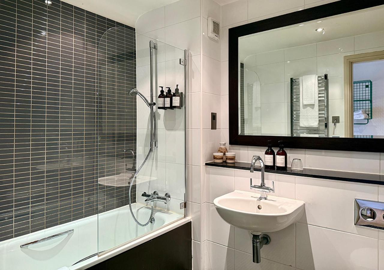 Hotel The Ridings At Theobalds Park Goff's Oak Esterno foto